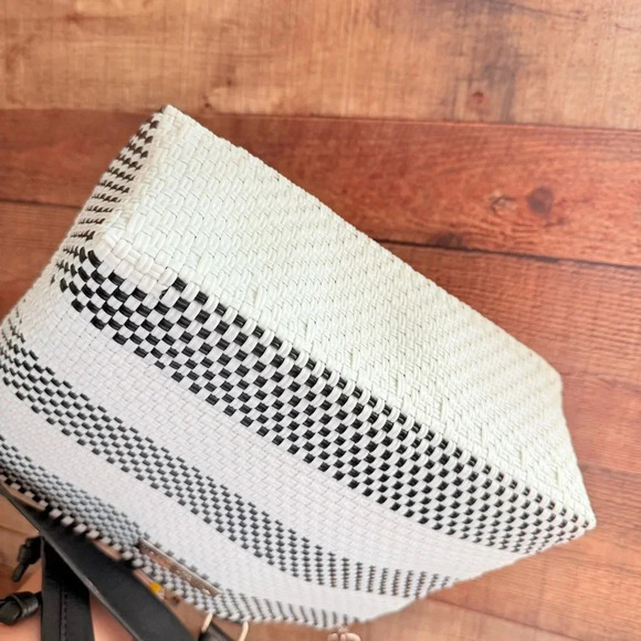 Tin Marin Lolo Medium Woven Crossbody W Drawstring Bag - Picture 8 of 10